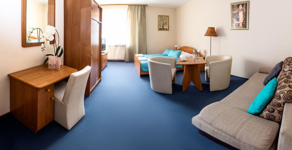 Hotel Piemont Pabianice Luaran gambar