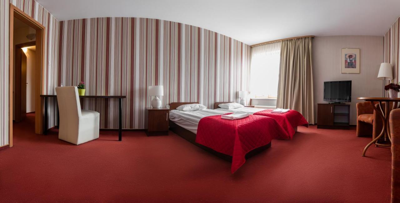 Hotel Piemont Pabianice Luaran gambar